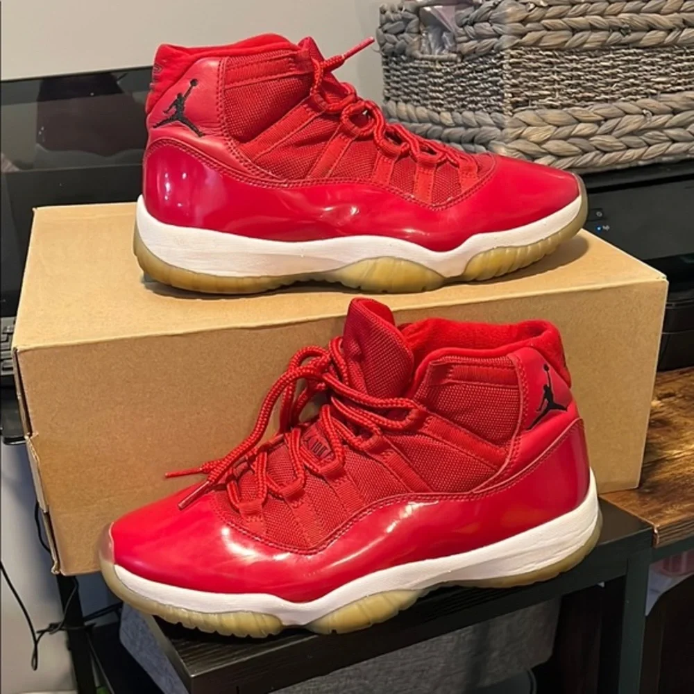 JORDAN 11 RETRO HIGH WIN LIKE '96 RED SNEAKERS Size 8 - Limited